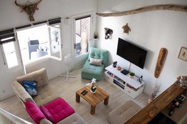 La maison de EMMANUELLE Appartement duplex dans résidence avec piscine et espaces verts.