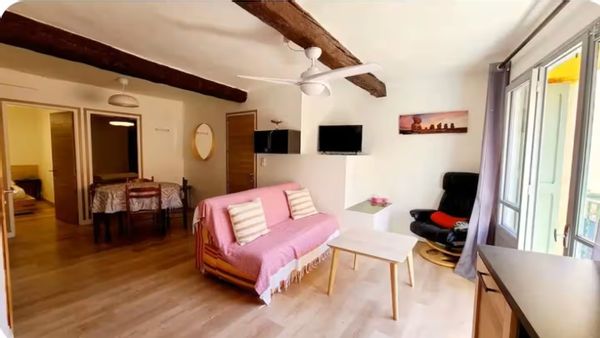 La maison de Olivier situer dans les ruelles piétonne de Collioure ,a 150m de la plage.