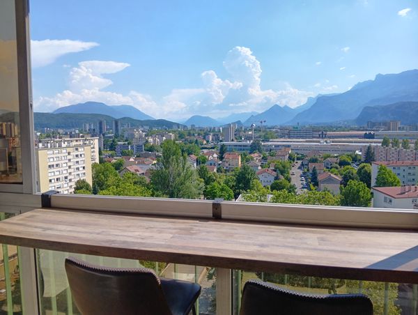 Appartement à qq kms au sud du centre Grenoble avec vue sur Vercors et Belledonne !