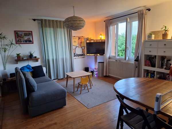 Maison proche de Lons-le-Saunier (10min à pied du centre) en bout d'impasse donc secteur calme. :)