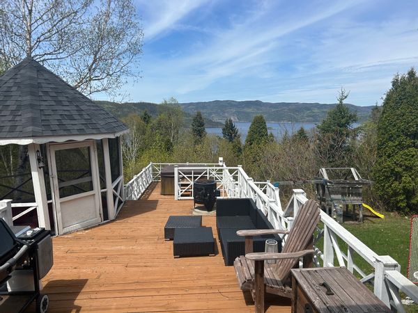 Magnifique maison avec vue sur le Fjord et spa à l'Anse st jean