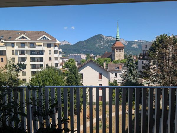 Annecy : appartement neuf 80 m², grande terrasse, garage et tout pour les enfants
