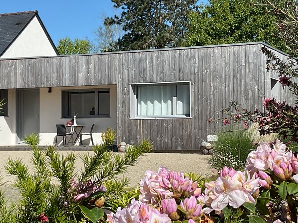 Studio neuf, lumineux, au calme, dans un cadre arboré, dans le centre ville historique