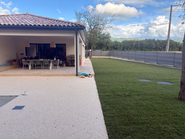 La maison de Remi est situé près de cols pour randonnée ou vtt et à 20 min de Valence