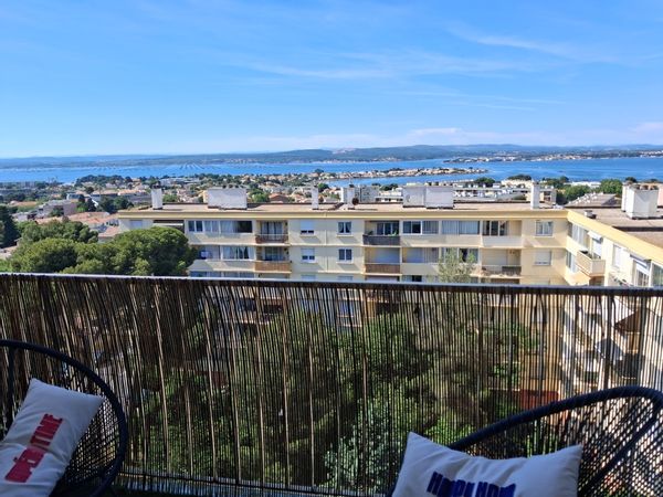 vue panoramique exceptionnelle sur la Lagune de Thau et situé à 10 minutes du centre ville de Sète