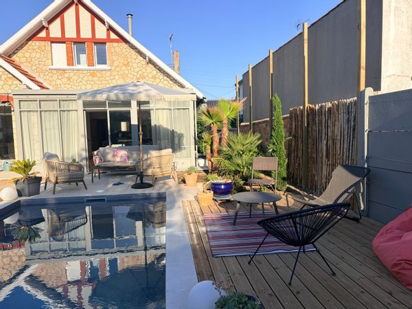 La Rochelle : maison chic piscine 3x7m sécurisée, grand jardin, mer à 500m, centre 1km à pied.