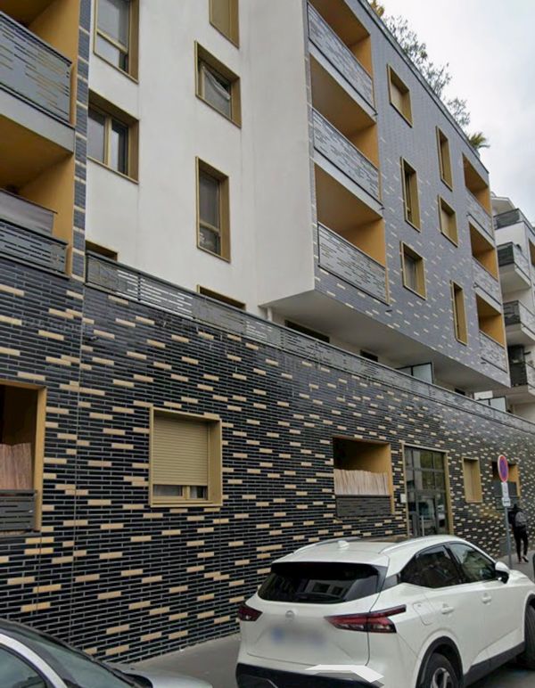 Appartement 2 pièces à deux pas du métro, avec parking.