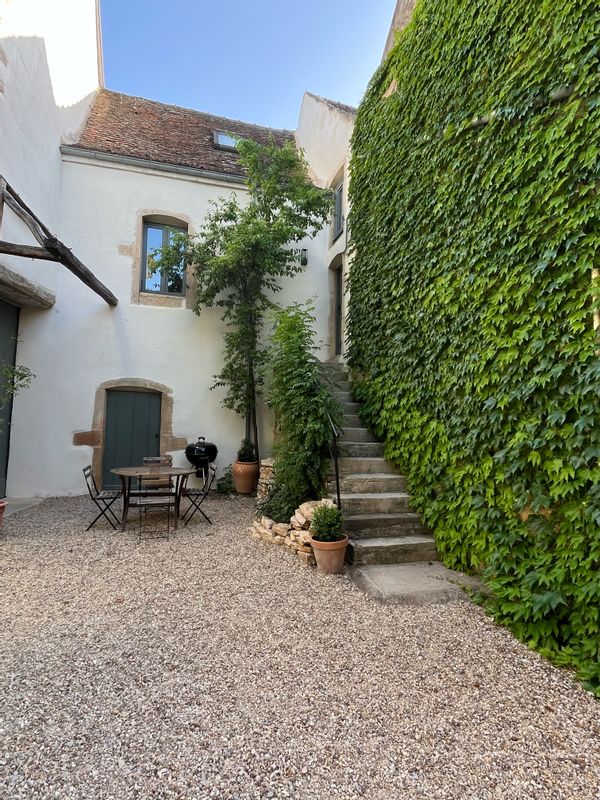 Maison viticole au cœur d’Aloxe Corton à 3 minutes de Beaune