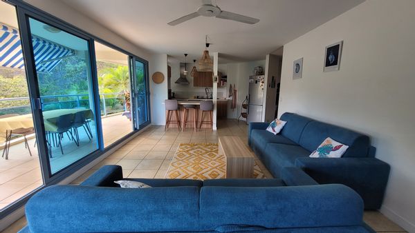 Sunset Paradise at Baie des Citrons, Noumea – 3BR Family Getaway