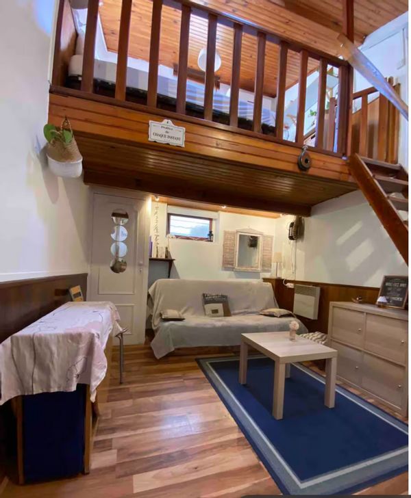 Insolite, Typique cabanon de Pêcheur au coeur du village des Goudes.