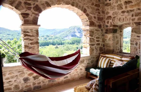 Maison atypique avec jolie vue sur les Gorges