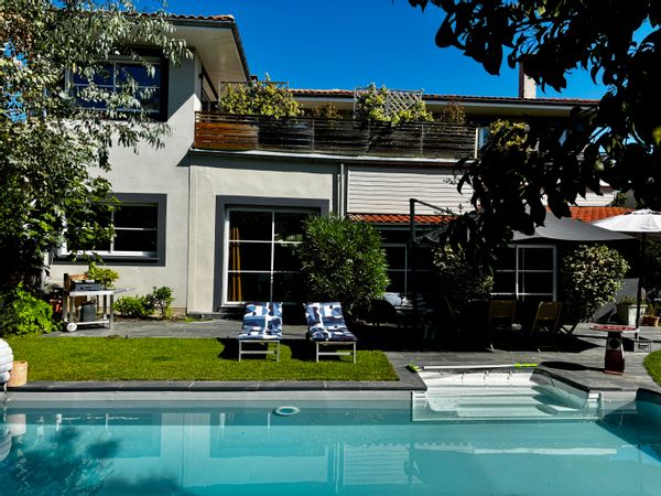 Notre maison a des airs de maison de vacances tout en étant à 1/4h de l’hyper centre de bordeaux.