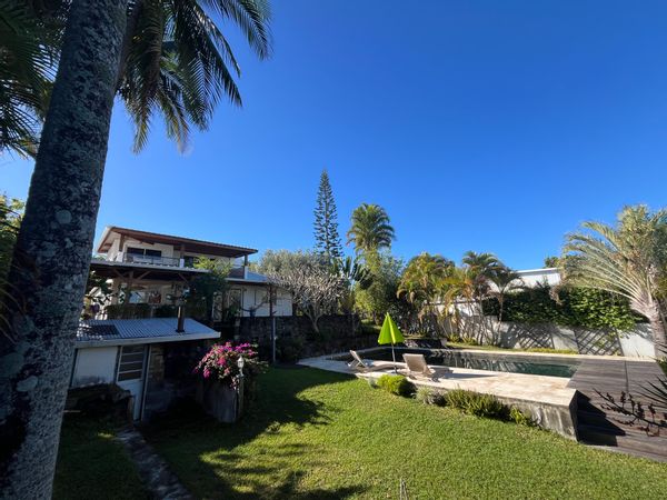 VILLA CRÉOLE AVEC PISCINE, VUE MER ET JARDIN TROPICAL AU SUD DE LA RÉUNION.