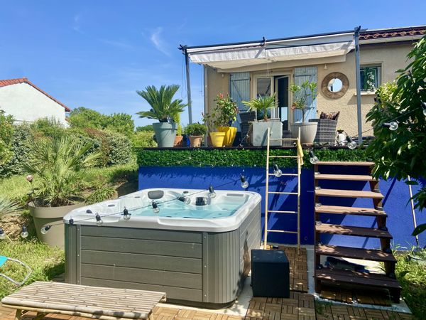 Maison fonctionnelle 6/8 personnes , sans vis à vis avec jaccuzi