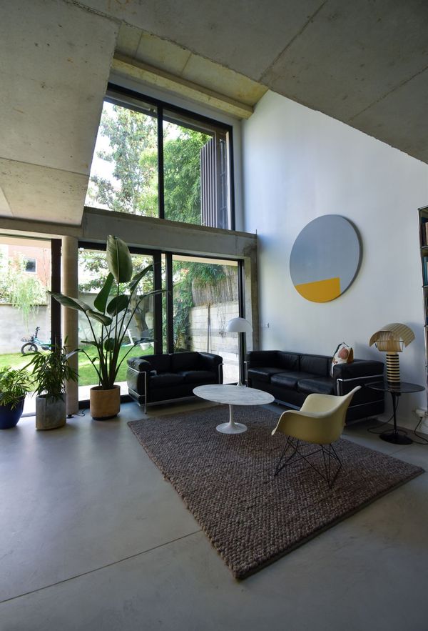 Maison contemporaine au calme absolu avec une vue dégagée face à un parc.