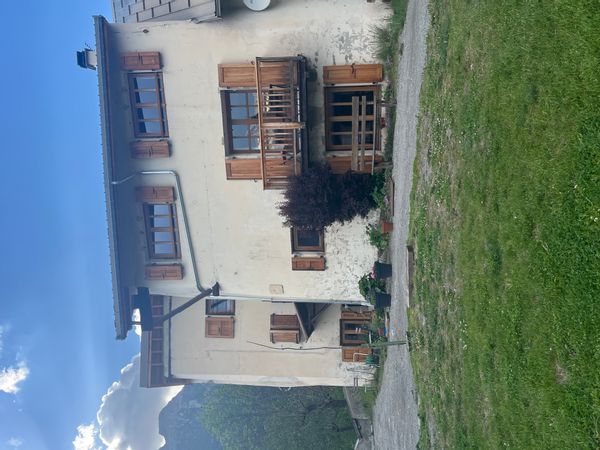 La maison de FREDERIQUE Située au pied du parc national des Ecrins, au calme dans un petit hameau