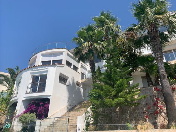 Villa spacieuse, vue sur mer impressionnante, piscine immense, 7 chambres , au calme, Lloret de Mar