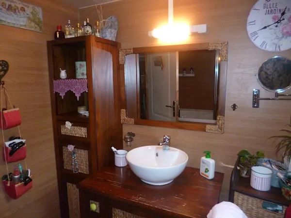 Appartement flottant sur Seine, dans port privé, endroit calme. 10 mn RER D , 20 mn de Paris.