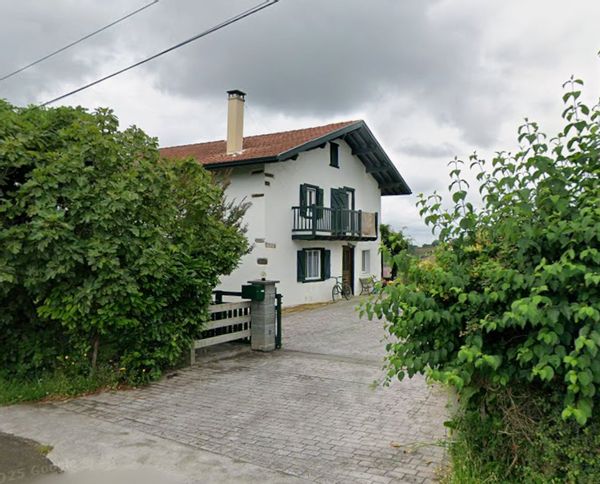 La petite maison en haut de la colline