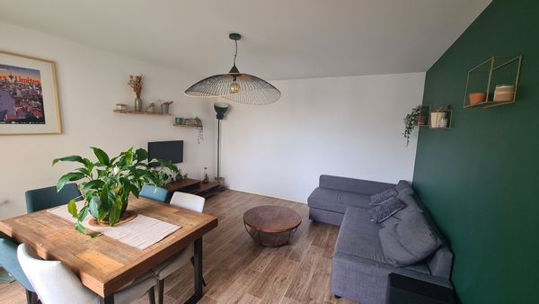 Appartement en duplex, terrasse, Paris avec métro à 8min à pied, idéal couple / couple avec 1 enfant
