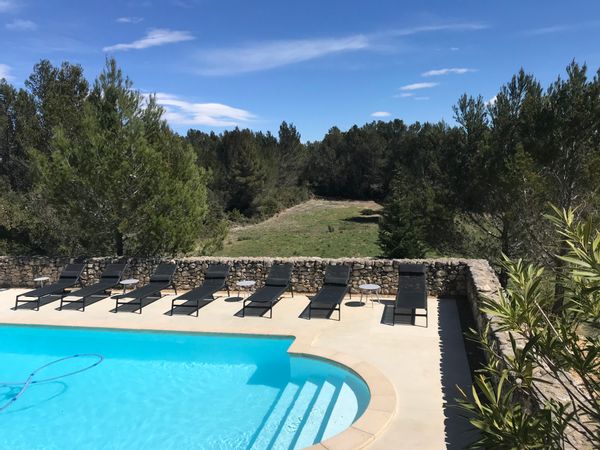 Mas provençal de 250 m2 avec piscine dans une propriété de 13000 m2 en zone naturelle protégée