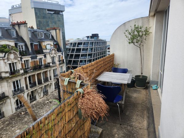 À Paris, Chez Ombeline, Baudouin et Cosma