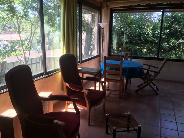 Maison spacieuse dans un écrin de verdure,  5 couchages.