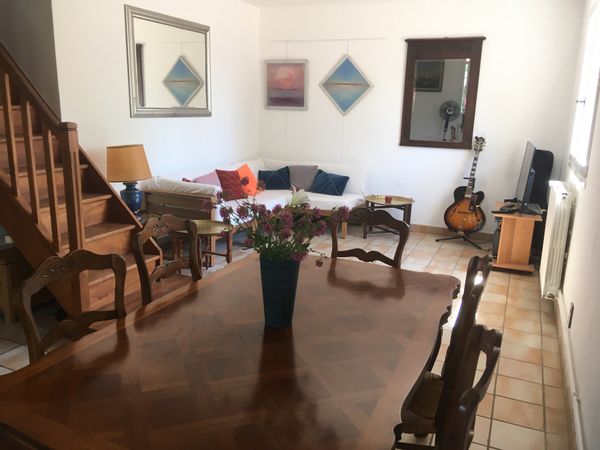 Maison spacieuse dans un écrin de verdure,  5 couchages.