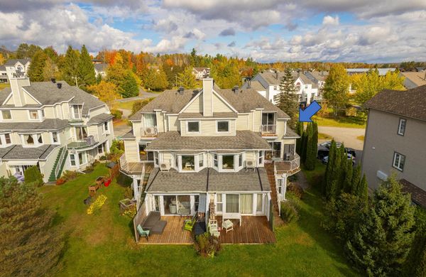 Condo lumineux entre lac et montagne à Magog