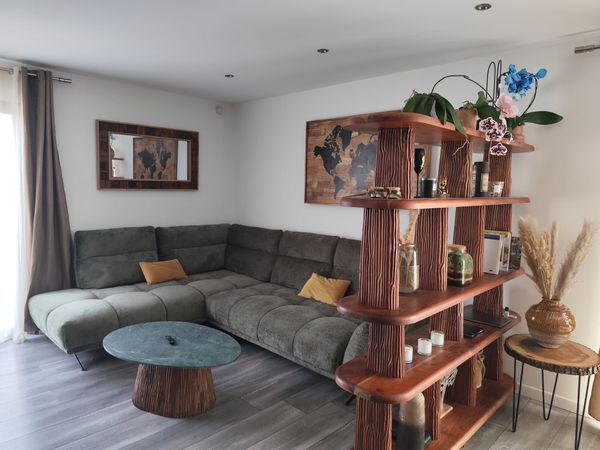 Bienvenue dans notre villa familiale calme de 192 m² située à Mezzavia, à la périphérie d’Ajaccio