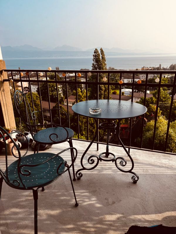 Bienvenue dans notre appartement lausannois avec vue imprenable sur le Léman