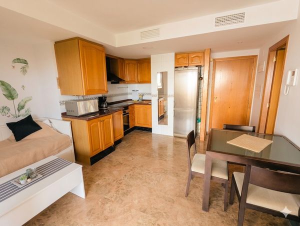 Appartement près de la Cité des Arts, 4 pers., balcon, ascenseur, bus 15 min centre ou plages