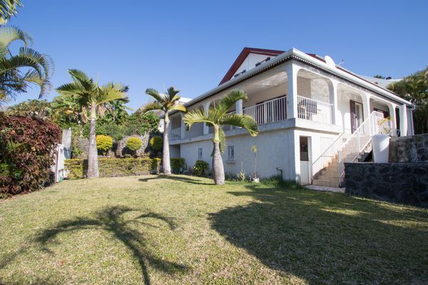 L'île intense en toute sérénité : piscine, jardin et commerces à pied, aux portes de St Denis