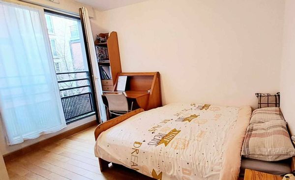 Appartement de 2 chambres et l'un grand séjour à 3 km de la tour Eiffel. Tram et bus à 200m