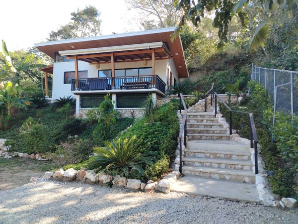 Maison tropicale moderne à 10 min du surf à Nosara