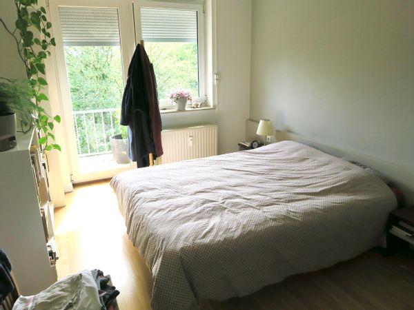 Appartement bruxellois spacieux, lumineux et calme. 4e étage avec ascenseur. Tout confort.