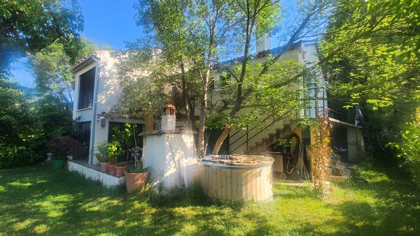 Maison provençale au coeur de la Haute Provence, nichée entre rivière, gorges et montagnes