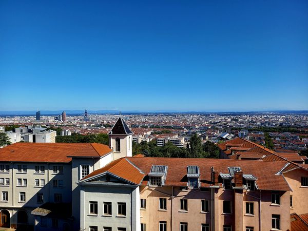 Appartement lumineux et traversant avec vue imprenable sur la ville