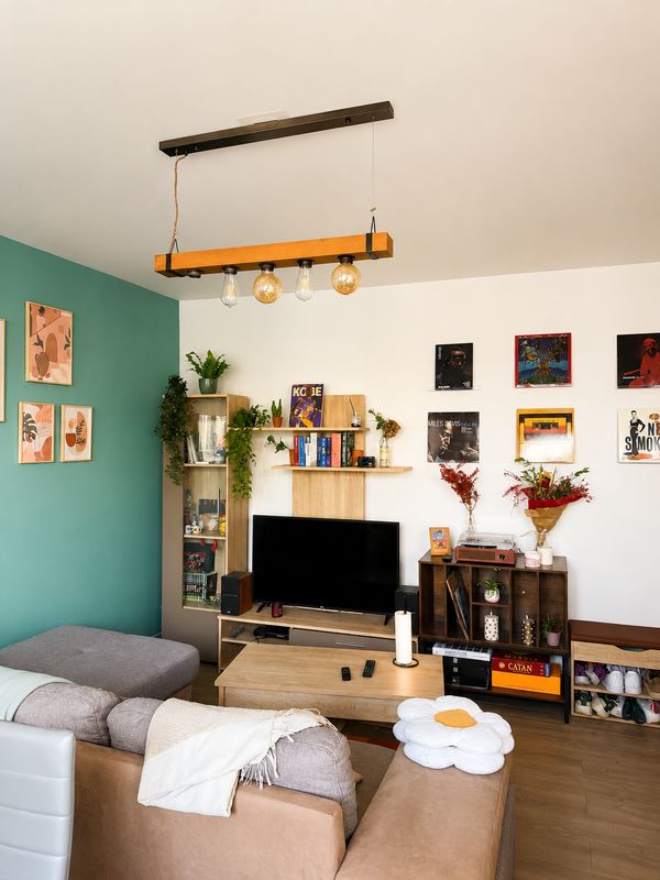 Comfortable Room in a Calm Paris Apartment — 3 Metro Stops from Central Paris