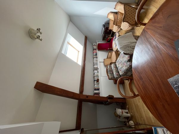 Penthouse 2 chambres, meubles vintage, proche centre-ville, quartier calme parking gratuit