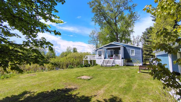 Paradis au bord de l'eau à Ste Anne de la Pérade. Chalet avec vue intimité totale calme absolu