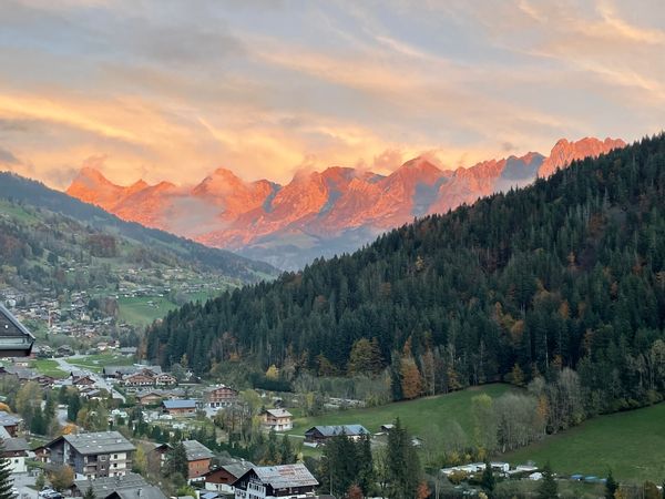 Bel appartement à 500 m du village du Grand-Bornand. Vue sur la chaîne des Aravis.