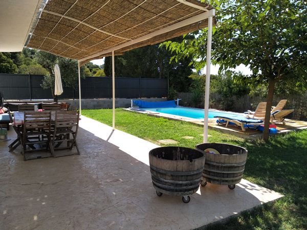 Maison avec piscine au cœur de la garrigue nîmoise, calme, mer accessible en 40 minutes