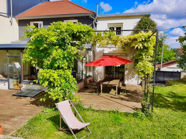 Maison calme avec jardin + studio séparé