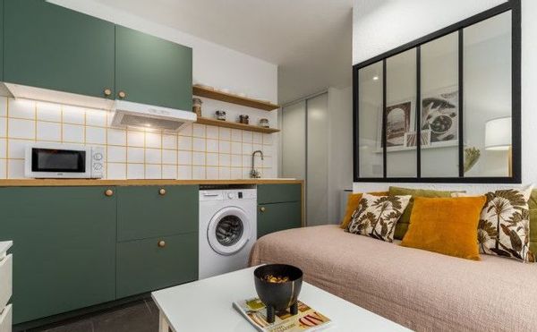 La maison de Iona situé en plein centre-ville ce studio avec balcon lumineux et calme