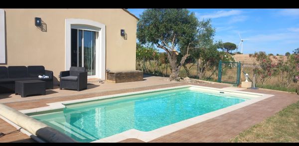La maison de Justine et Damien est une maison agréable paisible, avec une piscine extérieur