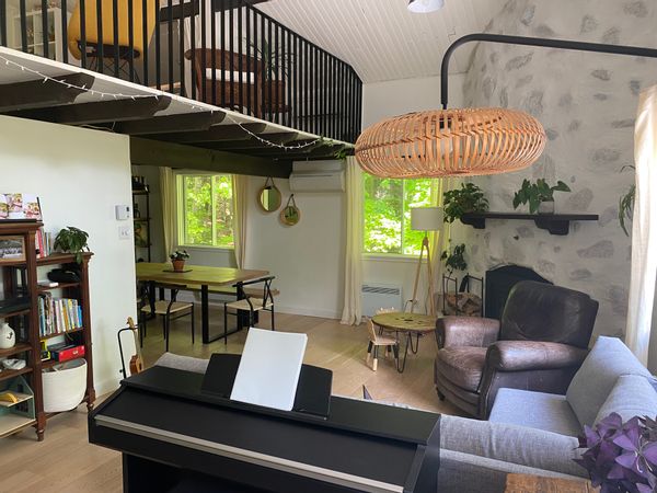 Maison de type "chalet suisse" au coeur des Laurentides