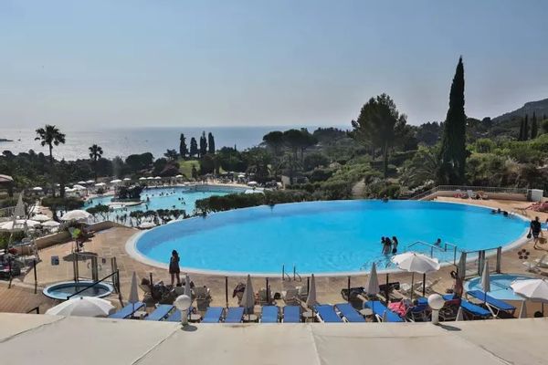 Appartement à CAP ESTEREL au cœur du village de vacance