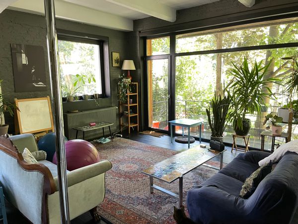 Loft à deux pas du centre-ville et dans un cadre verdoyant et calme en intérieur d’îlot.