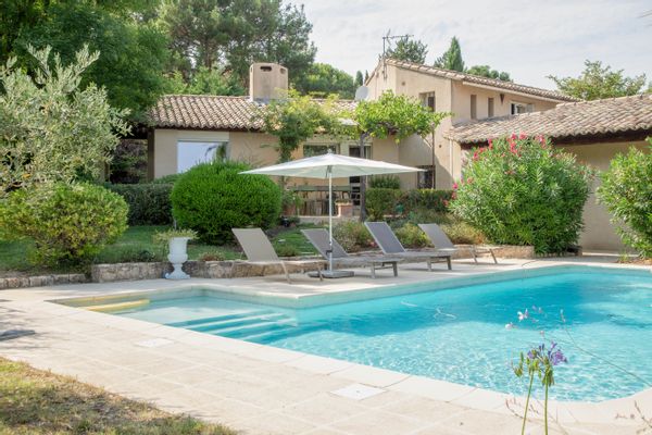 La maison de Marie-Christine  Maison d'architecte en colline avec vue sur le Luberon.